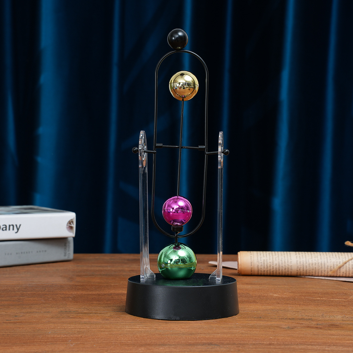 Newton Cradle Large - بندول نيوتن للحركة الدائمة، ديكور فني